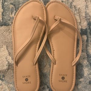 size 7 shade and shore flip flops